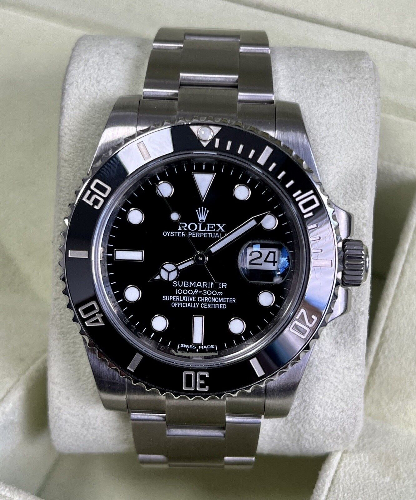 Rolex Submariner Date 40mm 116610LN. Box & Papers, Serviced August 2023.