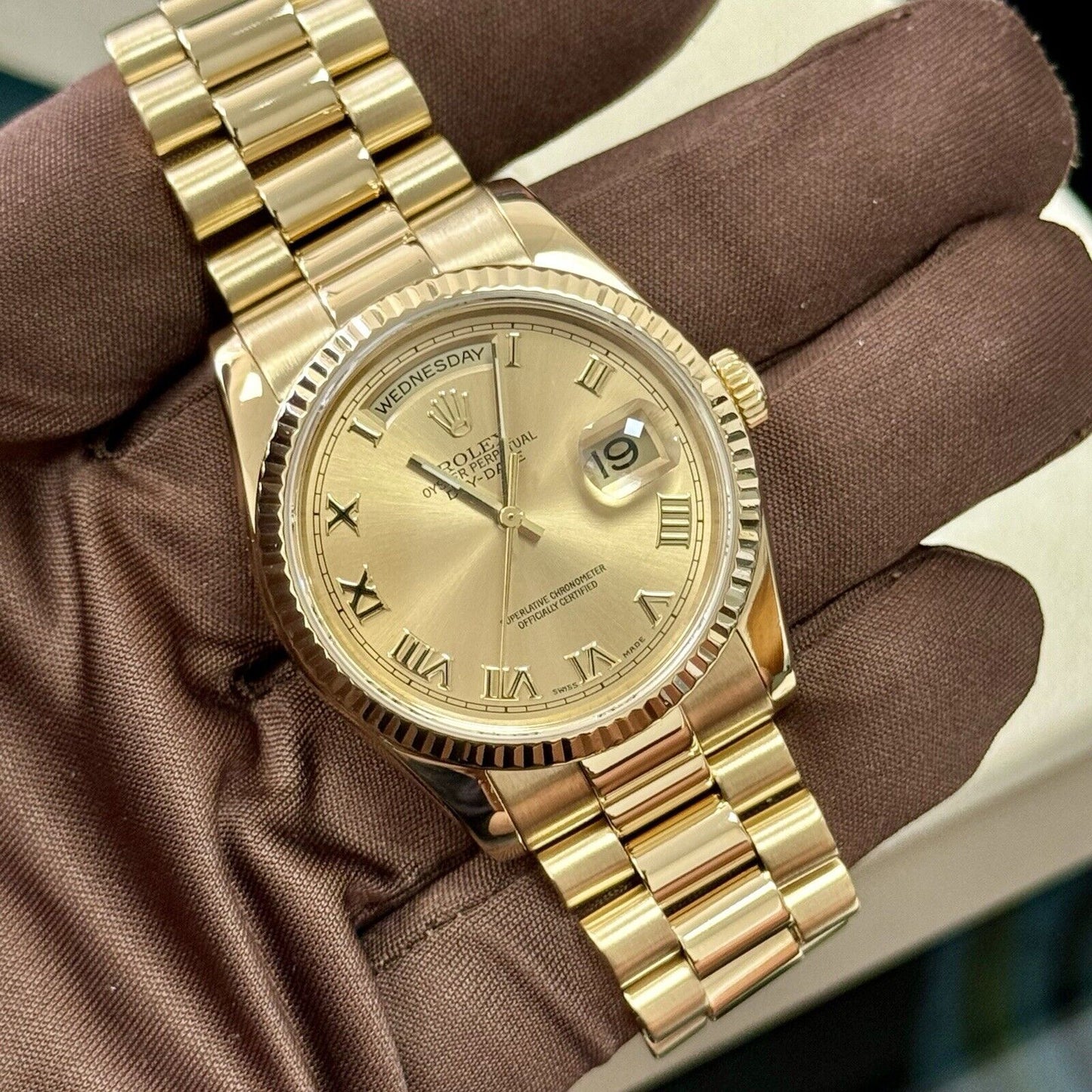 Rolex Day Date 118238 36mm 18ct Yellow Gold. 2002 Roman Champagne Box + Papers