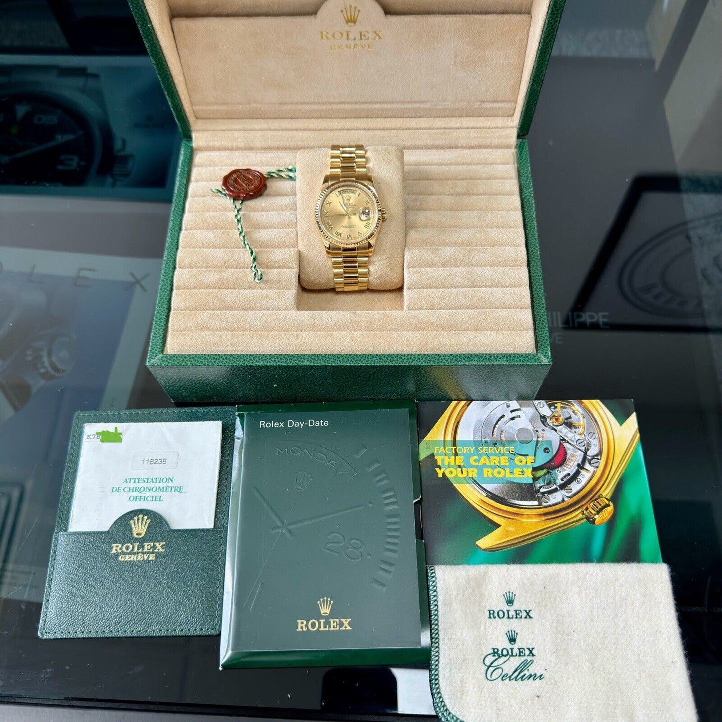 Rolex Day Date 118238 36mm 18ct Yellow Gold. 2002 Roman Champagne Box + Papers