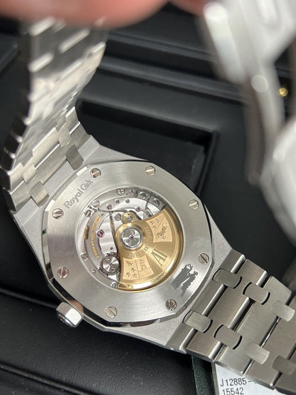 Audemars Piguet Royal Oak 15400ST White Dial. 2017. 41mm. Extract From Archives