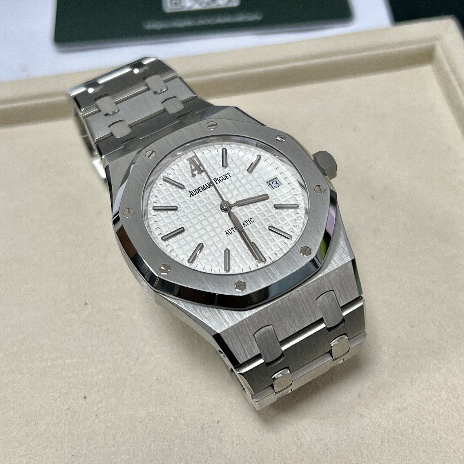 Audemars Piguet Royal Oak 15300ST White. 2010. 39mm. Recent 2.5k AP Service