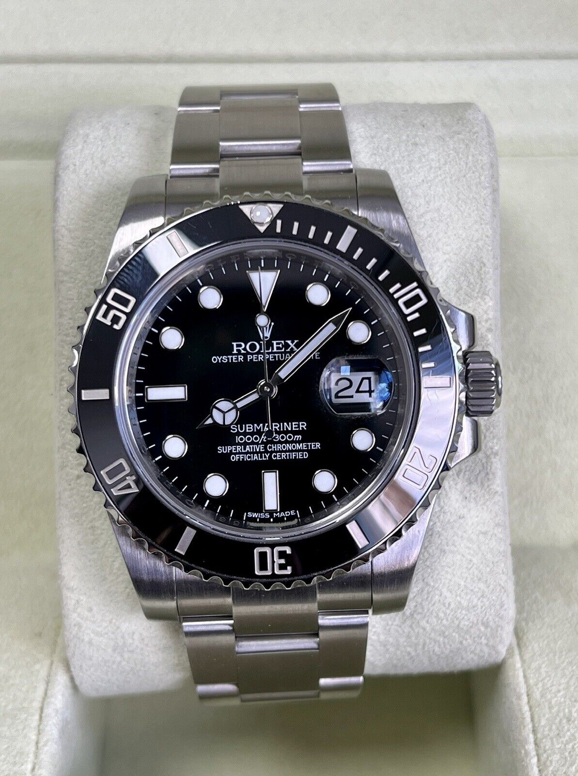 Rolex Submariner Date 40mm 116610LN. Box & Papers, Serviced August 2023.