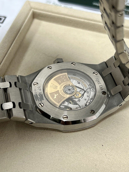 Audemars Piguet Royal Oak 15300ST White. 2010. 39mm. Recent £2.5k AP Service.