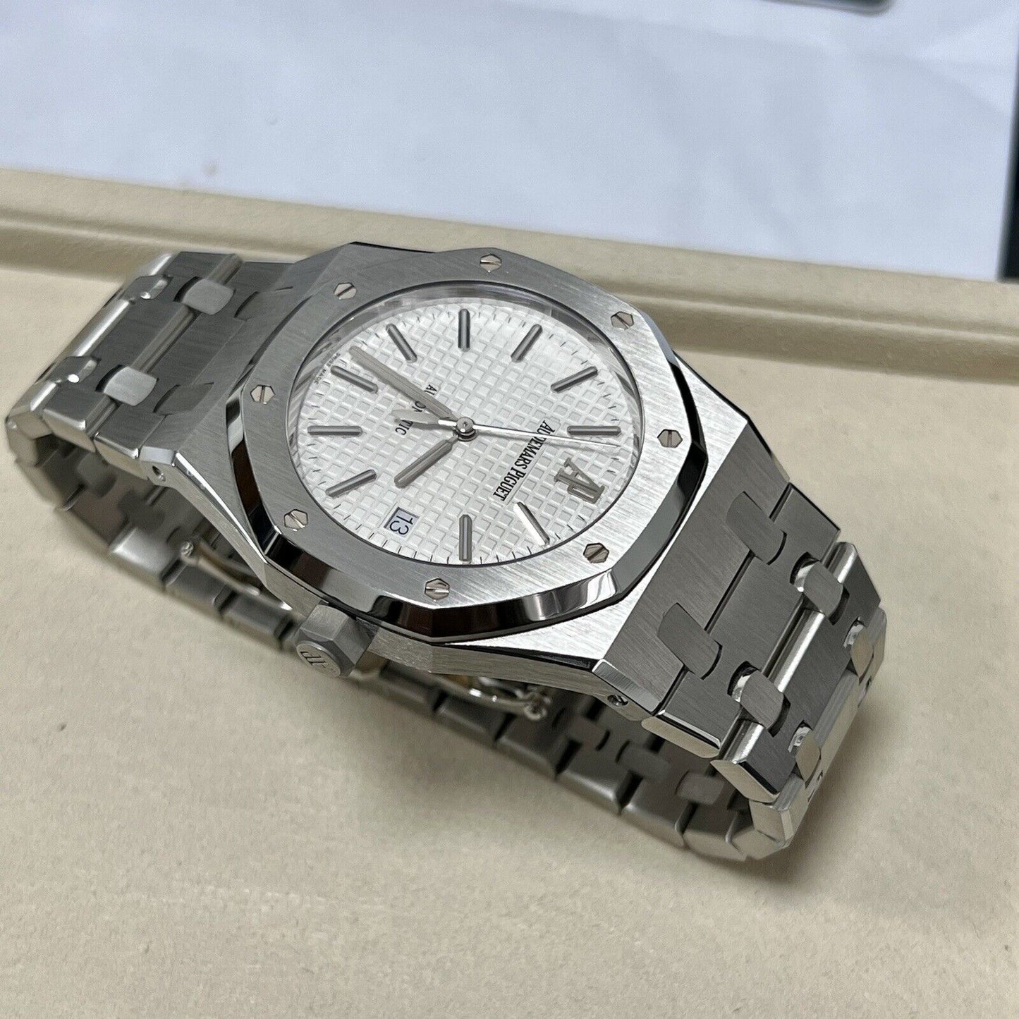 Audemars Piguet Royal Oak 15300ST White. 2010. 39mm. Recent £2.5k AP Service.