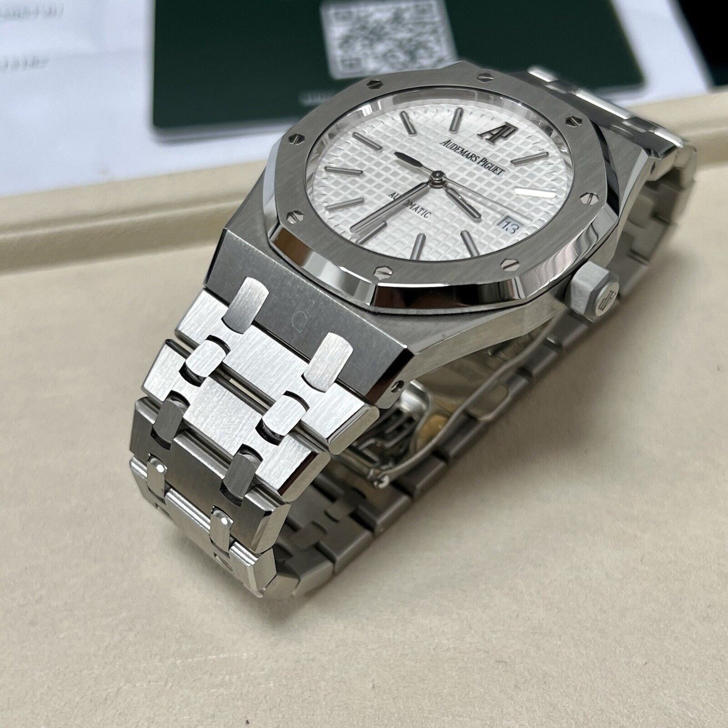 Audemars Piguet Royal Oak 15300ST White. 2010. 39mm. Recent £2.5k AP Service.