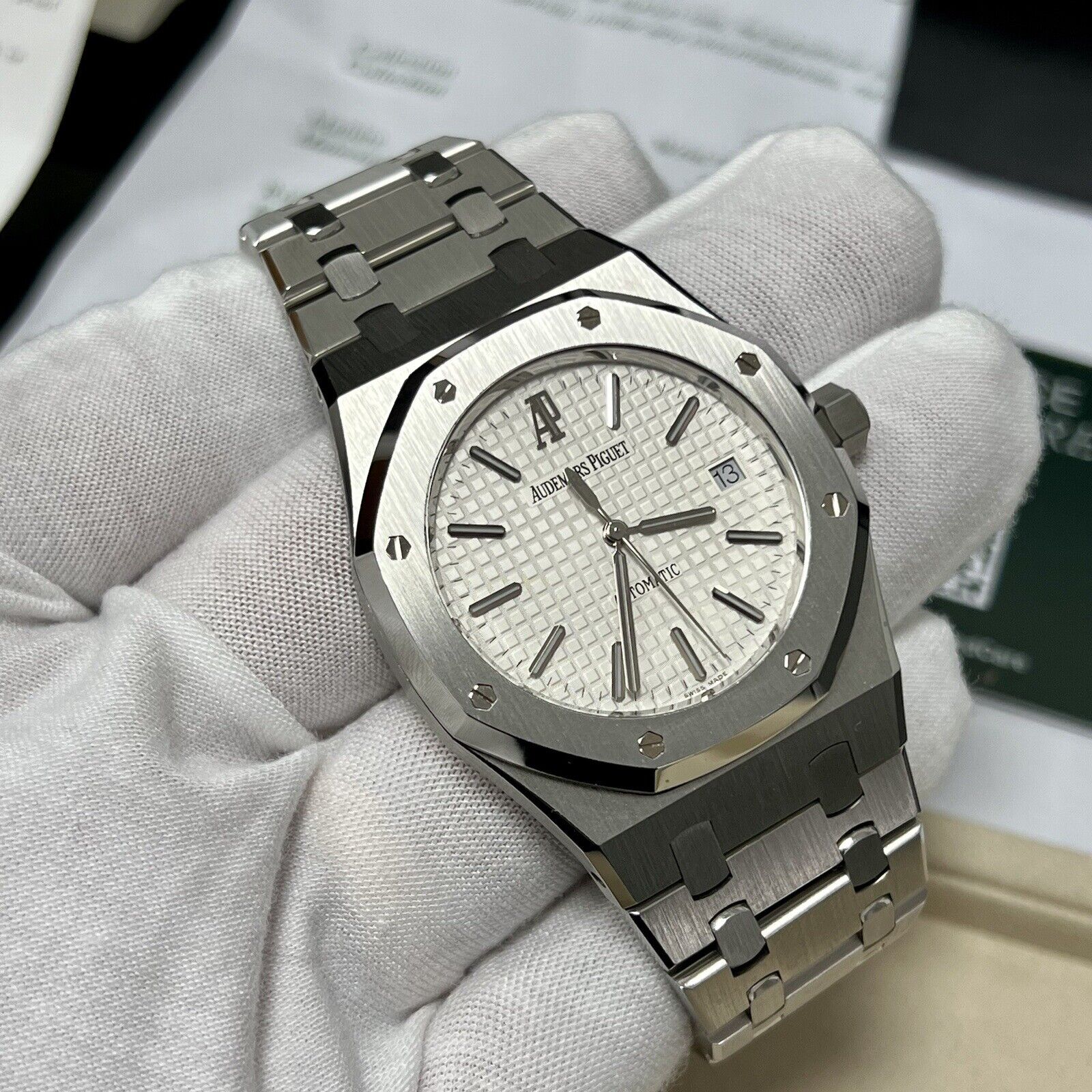 Audemars Piguet Royal Oak 15300ST White. 2010. 39mm. Recent 2.5k AP Service