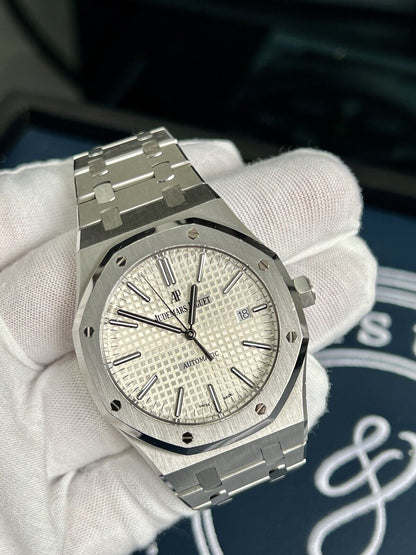 Audemars Piguet Royal Oak 15400ST White Dial. 2017. 41mm. Extract From Archives