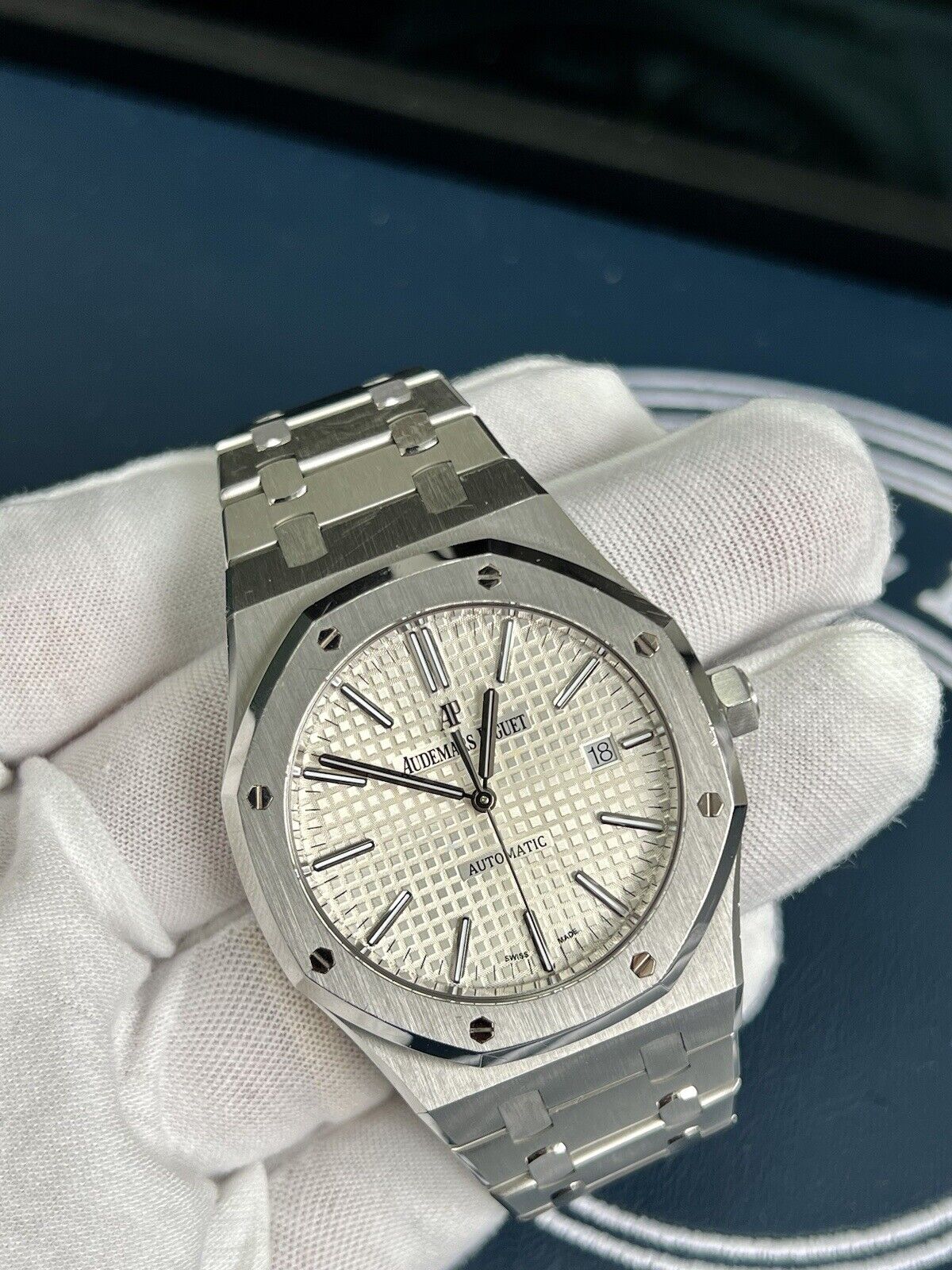 Audemars Piguet Royal Oak 15400ST White Dial. 2017. 41mm. Extract From Archives