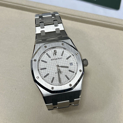 Audemars Piguet Royal Oak 15300ST White. 2010. 39mm. Recent £2.5k AP Service.