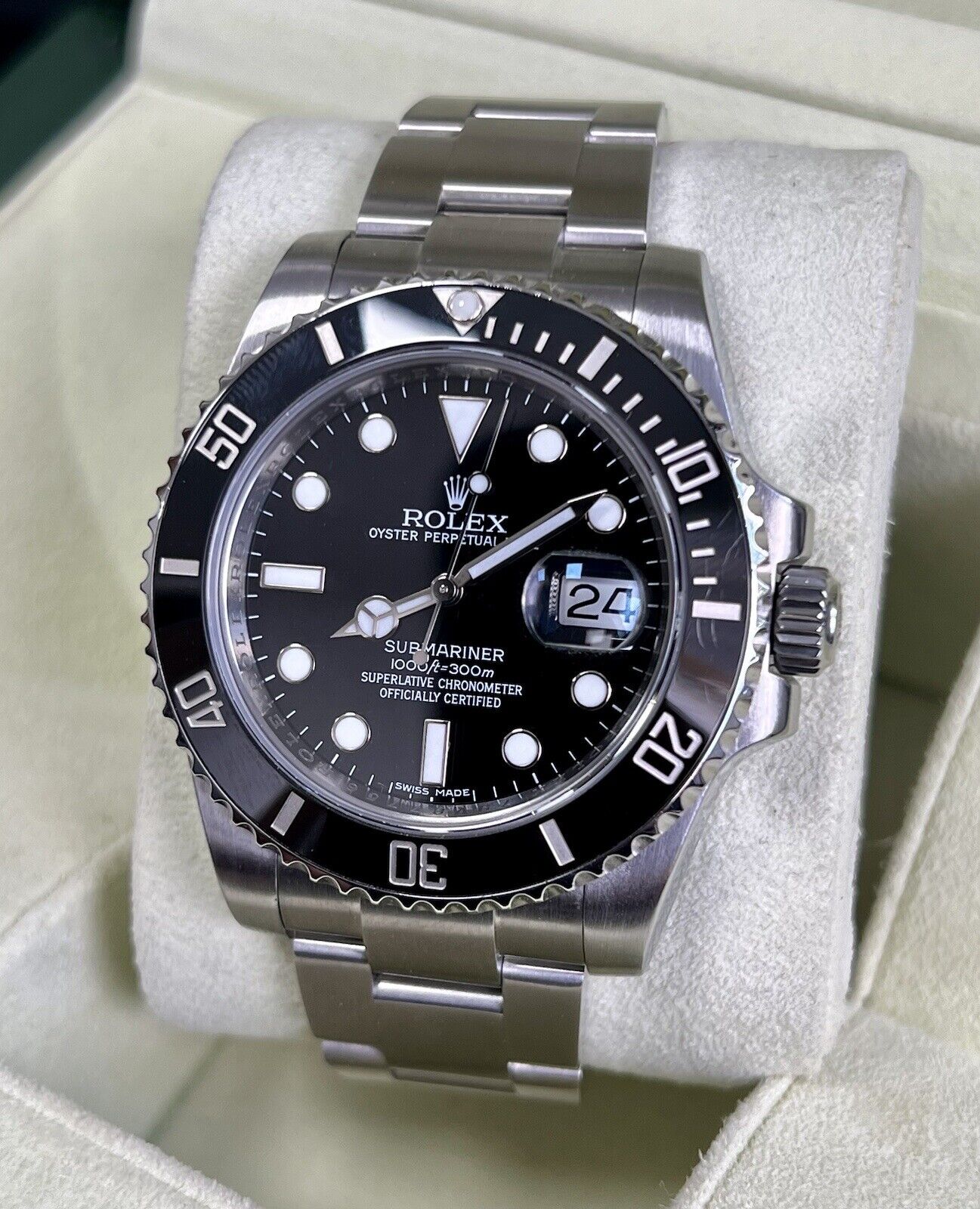 Rolex Submariner Date 40mm 116610LN. Box & Papers, Serviced August 2023.