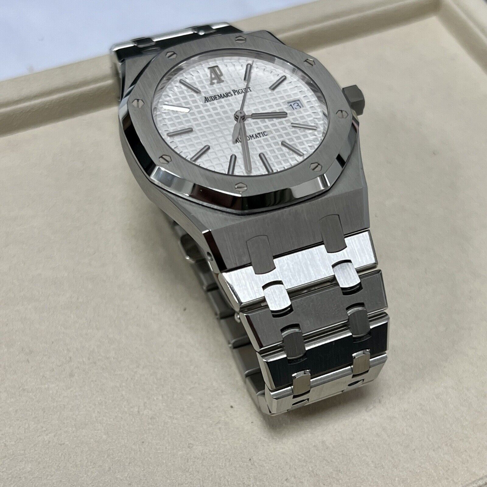 Audemars Piguet Royal Oak 15300ST White. 2010. 39mm. Recent 2.5k