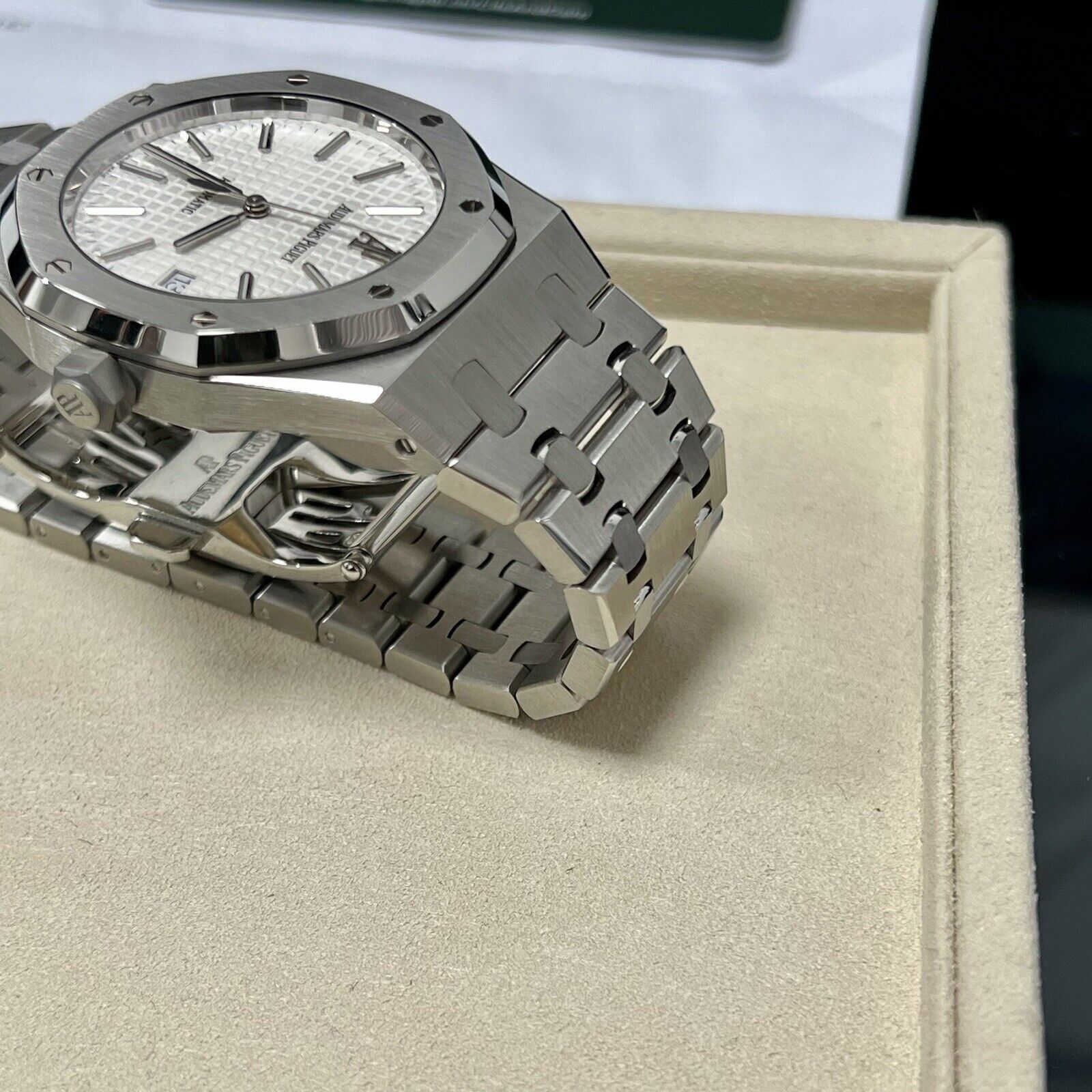 Audemars Piguet Royal Oak 15300ST White. 2010. 39mm. Recent 2.5k